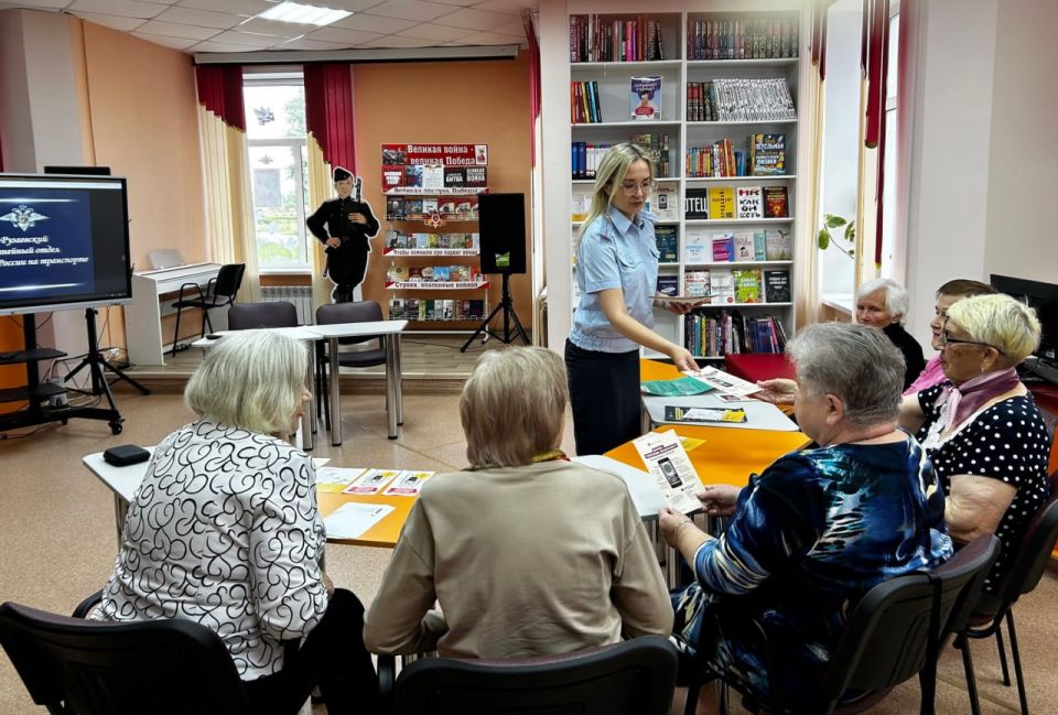 В Мордовии транспортные полицейские проводят профилактическую работу с населением В Мордовии транспортные полицейские проводят профилактическую работу с населением