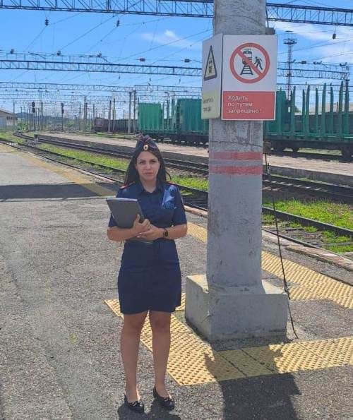 В Уссурийске транспортные полицейские предотвратили опасную прогулку подростков по железной дороге