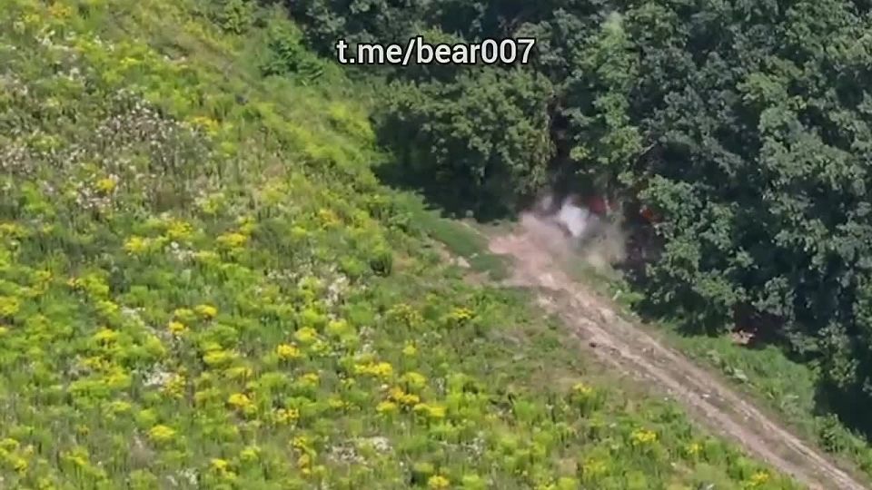 Кадры уничтожения украинских боевиков и военной техники ВСУ в буферной зоне Харьковской, Черниговской и Сумской областях