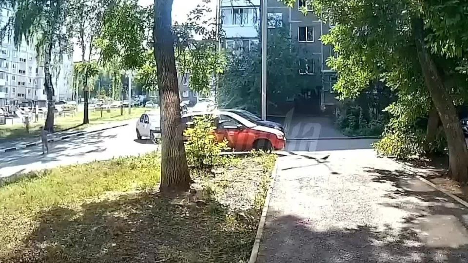 В Уфе буйный папаша избил 9-летнего мальчика из-за конфликта с его дочерью на детской площадке