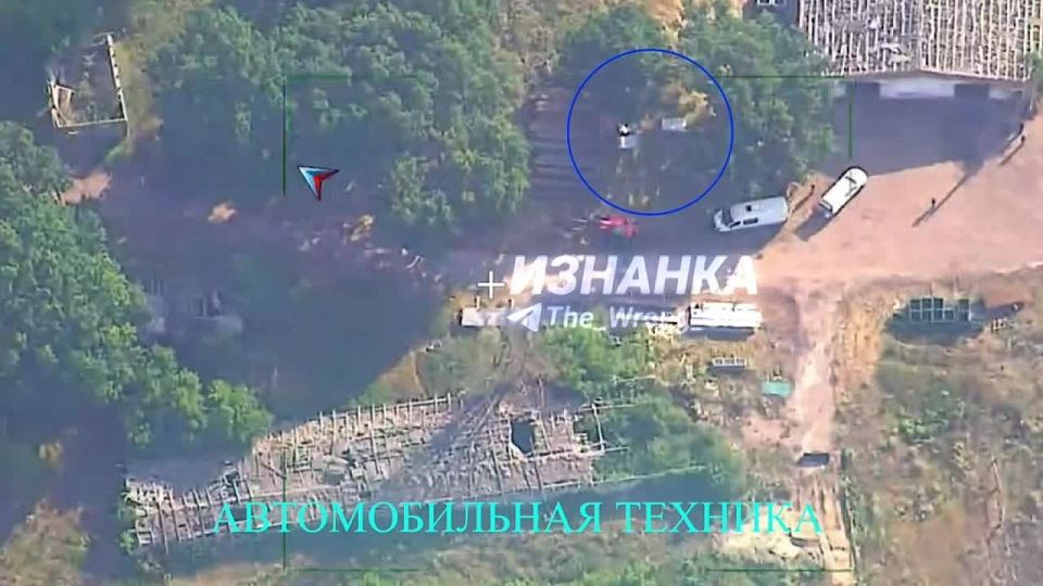 Российские военные ударили ОТРК "Искандер-М" по месту скопления ВСУ в коровниках около населённого пункта Стахорщина Черниговской области, сообщает Telegram-канал "Изнанка"