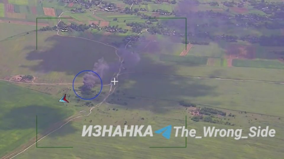 Российские военные из ГрВ "Север" с помощью ударных беспилотников "Герань" поразили пункт управления ВСУ в районе н. п. Бирино Черниговской области, сообщает Telegram-канал "Изнанка"