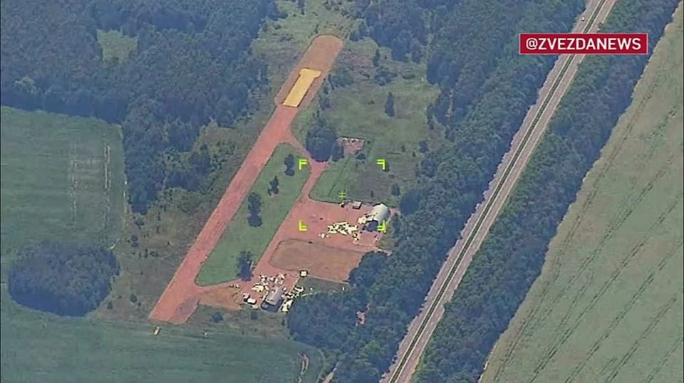 "Герани-2" выжгли пункты управления БПЛА ВСУ в селе Красное в Черниговской области