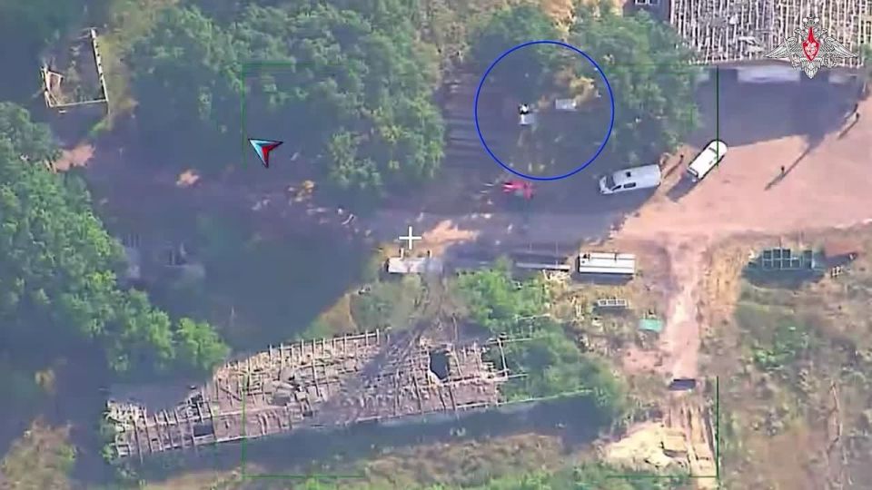 Минобороны России: В районе населенного пункта Стахорщина Черниговской области ударом оперативно-тактического ракетного комплекса «Искандер» уничтожено несколько большегрузных автомобилей с техникой и вооружением, а также до...