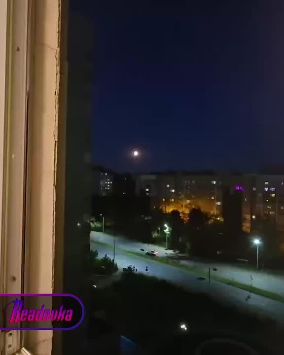 Россияне этой ночью будут наблюдать на небе осетровую луну — на юге нашей страны ее уже видно