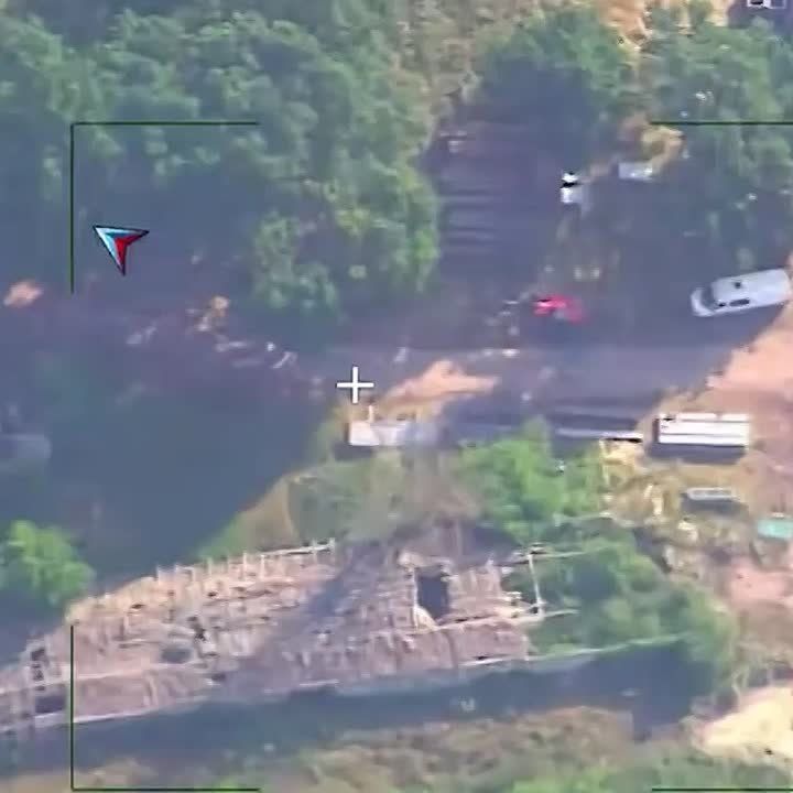 Прилётом «Искандера» уничтожены несколько большегрузных автомобилей с техникой и вооружением — а также до двух десятков укронацистов!