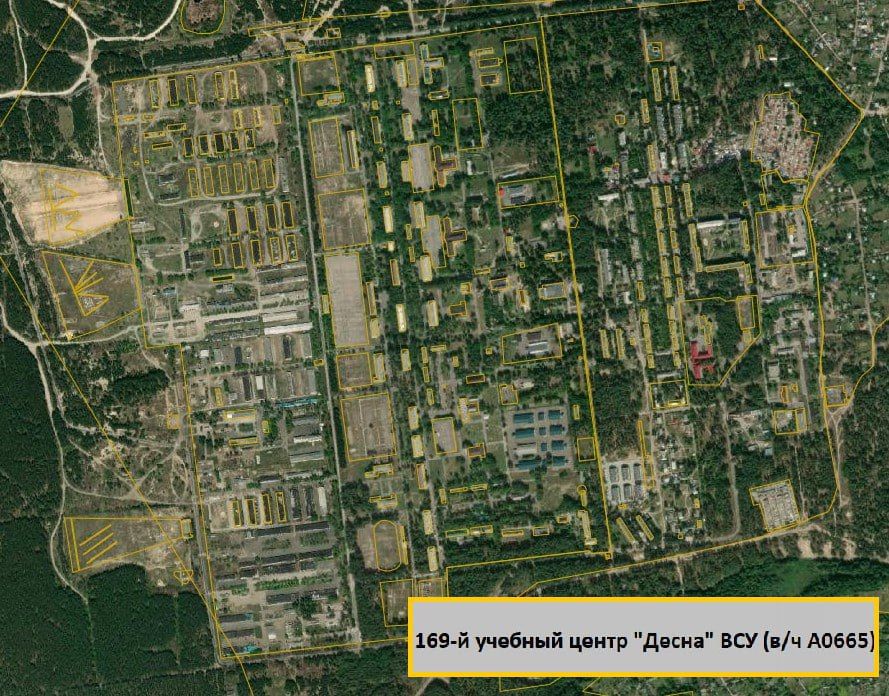 Вчера вечером российские военные провели разведку с помощью БпЛА "Гербера" и нанесли удар ОТРК "Искандер-М" по учебному центру ВСУ в районе посёлка Десна Черниговской области, сообщает "Изнанка"