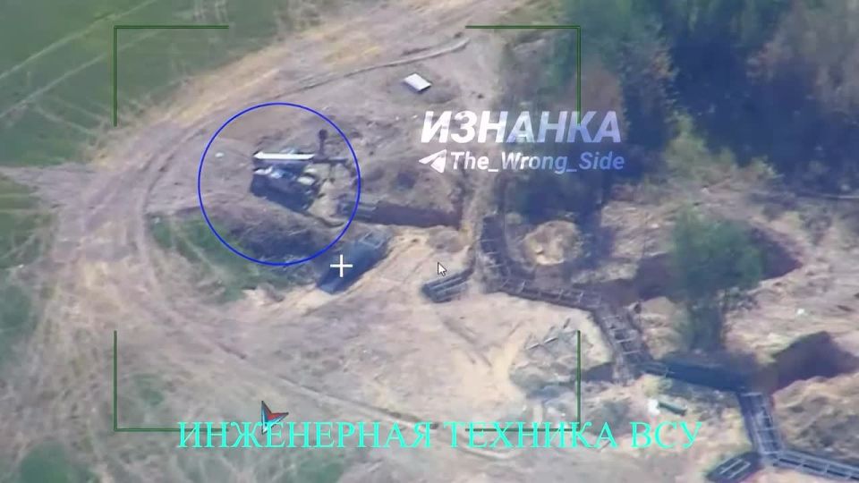 Повторные удары "Гераней-2" по инженерной технике, задействованной в возведении укреплений для ВСУ в районе приграничного села Бирино Черниговской области