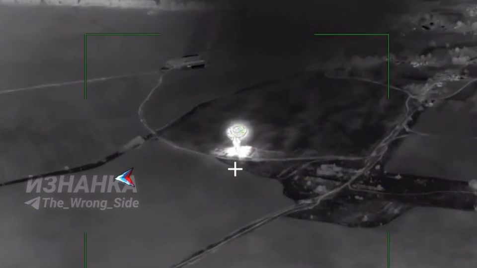 Повторные удары "Гераней-2" по инженерной технике, задействованной в возведении укреплений для ВСУ в районе приграничного села Бирино Черниговской области Повторные удары "Гераней-2" по инженерной технике, задействованной в возведении укреплений для ВСУ в районе приграничного села Бирино Черниговской области