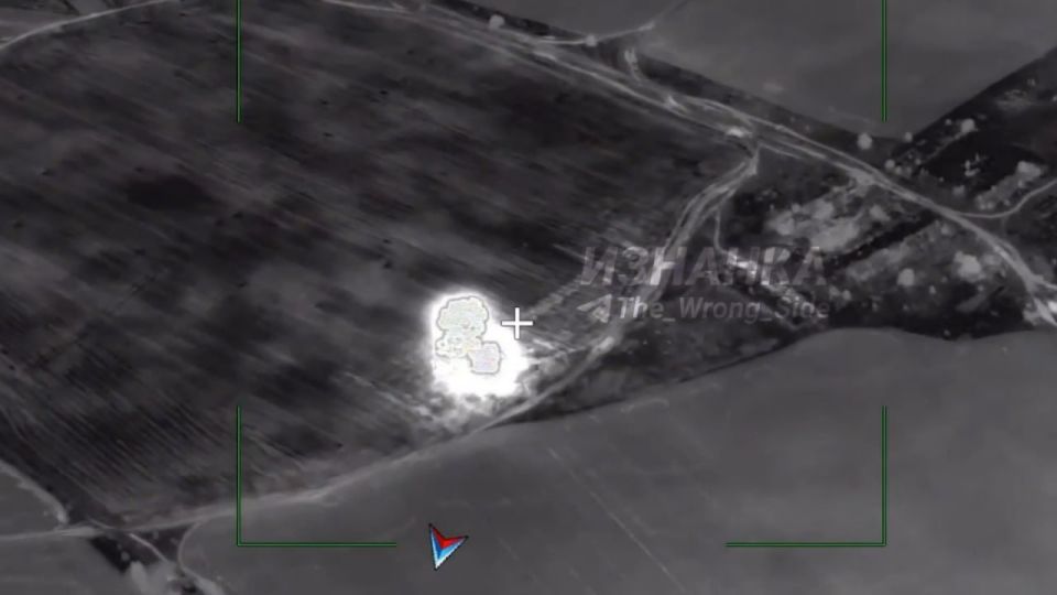 Повторные удары "Гераней-2" по инженерной технике, задействованной в возведении укреплений для ВСУ в районе приграничного села Бирино Черниговской области Повторные удары "Гераней-2" по инженерной технике, задействованной в возведении укреплений для ВСУ в районе приграничного села Бирино Черниговской области