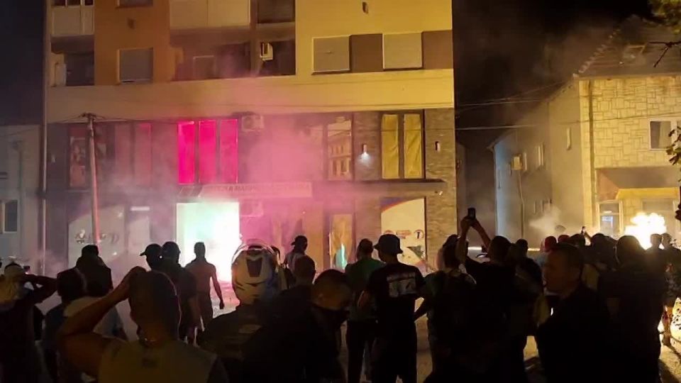 В Сербии снова разгораются погромы оппозиции