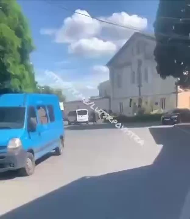 Борьба за выживание: В Луцке парень вырвался, а в Чернигове сбежал без кроссовок