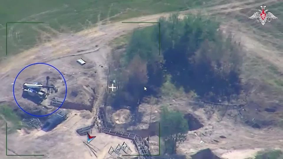 Минобороны России: Расчеты БПЛА «Герань-2» разнесли передовой пункт управления подразделения ВСУ в районе населенного пункта Бирино в Черниговской области