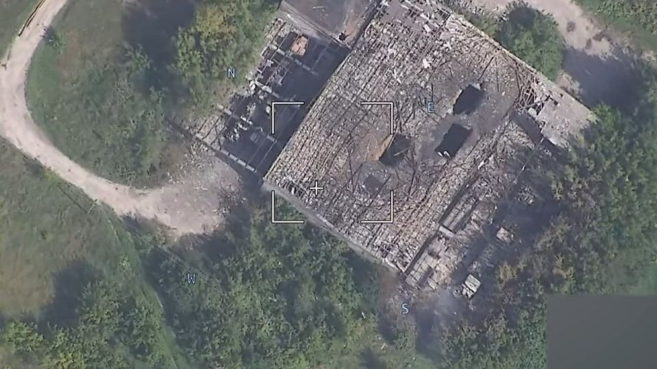 Прилет пяти "Гераней" по укрытию с техникой ВСУ возле села Бутовка Черниговской области Прилет пяти "Гераней" по укрытию с техникой ВСУ возле села Бутовка Черниговской области