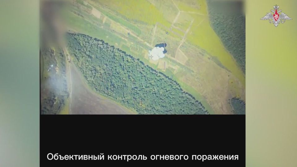 Российские военные ударили ракетой ОТРК "Искандер-М" по пункту подготовки к запуску вражеских дальних БПЛА в Черниговской области, который ВСУ выдавал за миссию по разминированию, сообщает Минобороны РФ