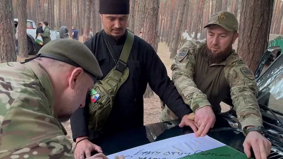 Всевышний говорит «Поистине, верующие - братья. Так улаживайте же (отношения) между вашими братьями (и примиряете их , когда они враждуют между собой ) и остерегайтесь (наказания ) БОГА - быть может , вы будите помилованные»...