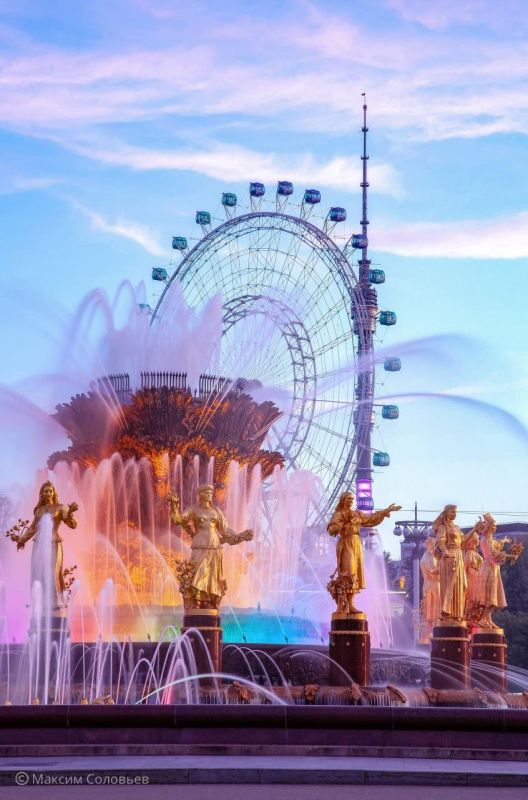 #Москва878. Сегодня мы отмечаем #ДеньМосквы – праздник, объединяющий историю, культуру и традиции нашей страны #Москва878. Сегодня мы отмечаем #ДеньМосквы – праздник, объединяющий историю, культуру и традиции нашей страны