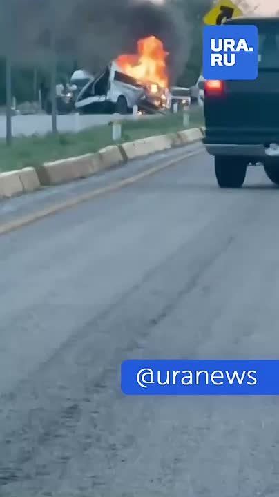 Смертельная авария в Мексике: 15 человек погибли из-за столкновения трех автомобилей, сообщил губернатор штата Юкатан Хоакин Диас Мена