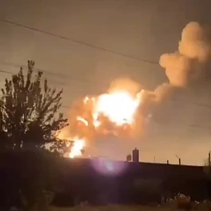 Евгений Поддубный: Нефтебаза в Нежине Черниговской области, подпитывающая украинскую группировку, была поражена ВС РФ минувшей ночью