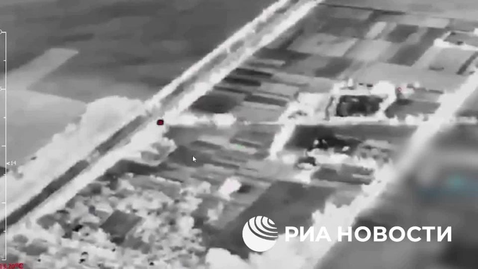 Ударом "Искандера" уничтожена позиция украинского ЗРК С-300 в Черниговской области, сообщило Минобороны России, показав кадры поражения противника