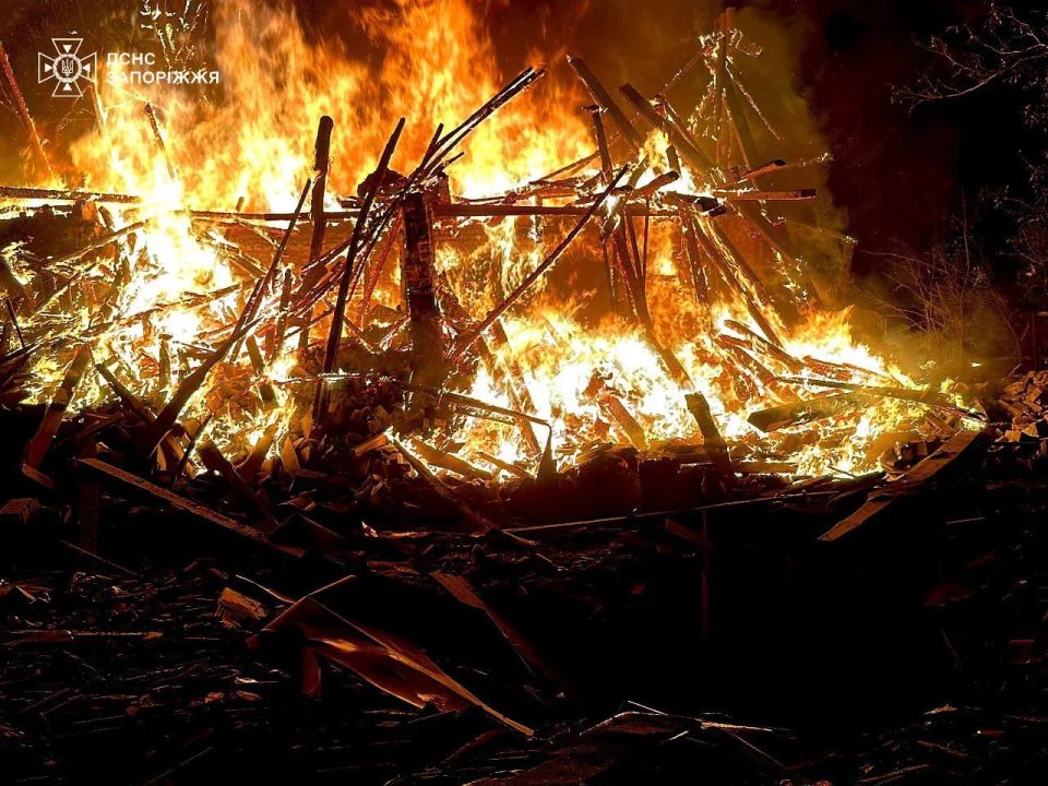 Запорожье вторую ночь подряд утюжат авиабомбами