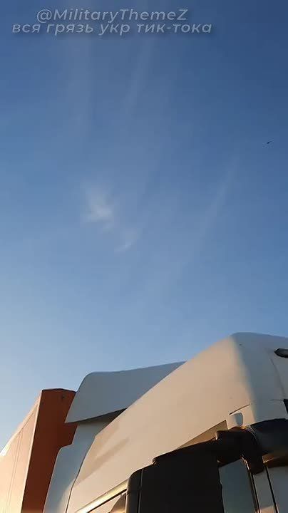 Российский дрон-камикадзе "Герань-2" наносит удар по объекту противника в Чернигове от 21.09.25