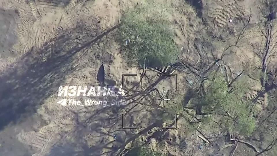 Кадры ударов при помощи «Ланцетов» и БПЛА «Герань» по пункту управления БПЛА ВСУ в Черниговской области