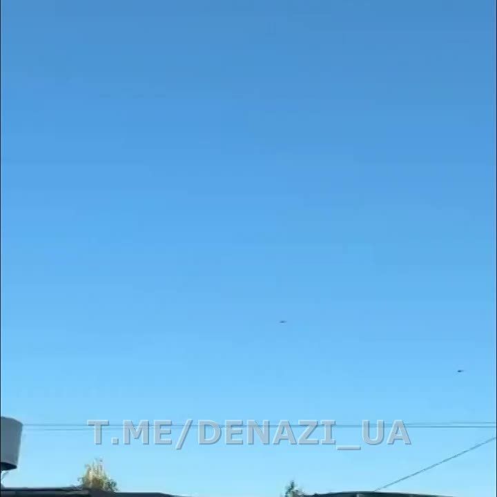 Интересные кадры ухода "Герани" от украинского "кукурузника" в небе над Черниговом