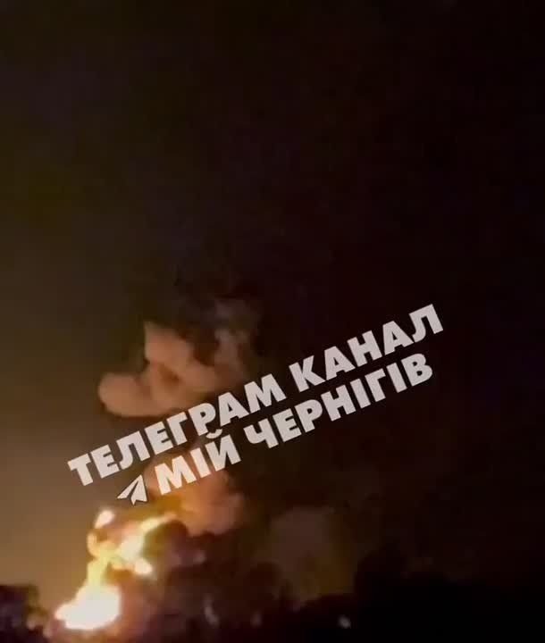 Множество ударов и мощный пожар: ВС РФ продолжают погружать Чернигов в эпоху керосиновых ламп