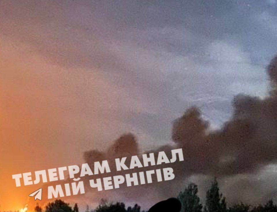 Два майора: ВС России ночью нанесли массированный удар дронами по Чернигову Два майора: ВС России ночью нанесли массированный удар дронами по Чернигову