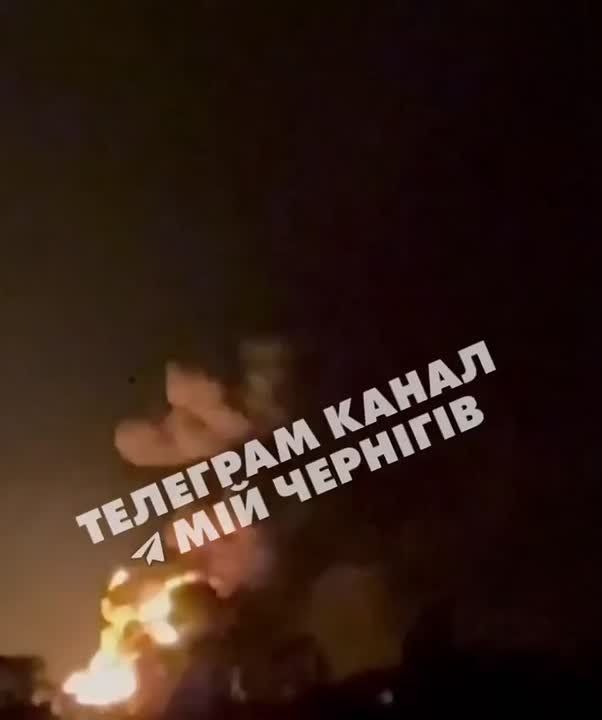 Сильный пожар в Чернигове после массированной атаки БПЛА на объекты энергетики, пишут в местных группах
