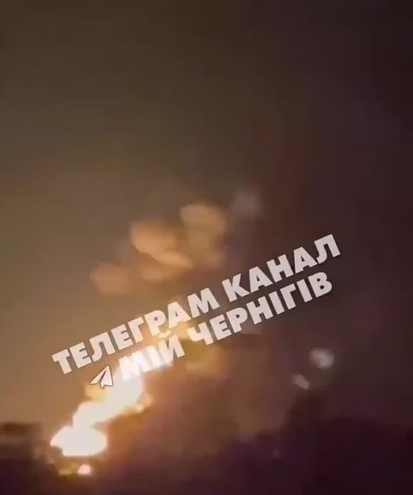 Андрей Руденко: Вот лично мне интересно, смотря на эти кадры горящей ТЭС в Чернигове, Зеленский понимает, что это все происходит из-за того, что эта тварь ведет террористическую деятельность на территории России?