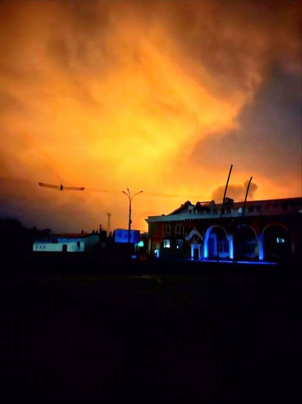 В районе Чернигова после прилётов (вероятно "Гераней") возникло сильно возгорание