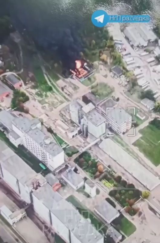 Кадры объективного контроля уже дневного поражения ГСМ в Чернигове