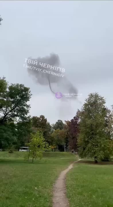 Теперь в Чернигове виднеется дым после звука взрыва