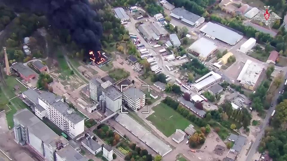 Минобороны России: Расчеты БПЛА «Герань-2» уничтожили склад ГСМ противника в районе населенного пункта Чернигов