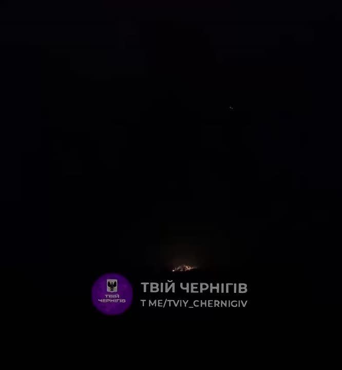 Момент удара БпЛА "Герань-2" по целям в н.п. Бобровица Черниговской области