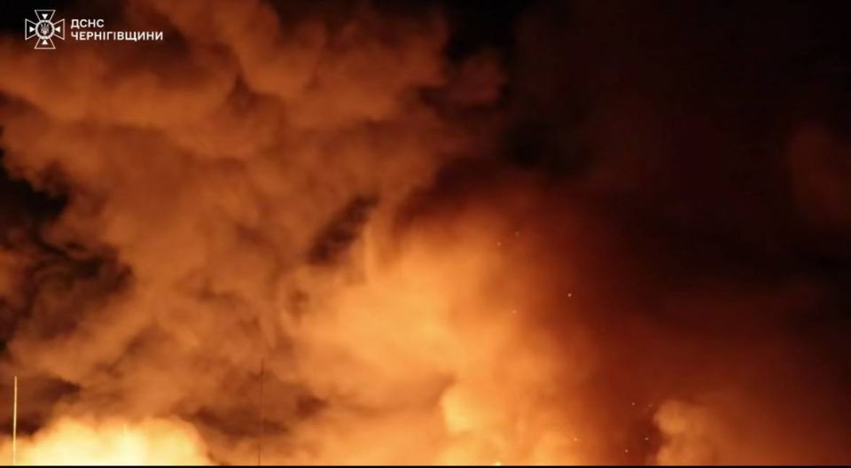 В Черниговской области «Герани» поразили нефтебазу в Нежинском районе, начался пожар, сообщает вражеское оперкомандование