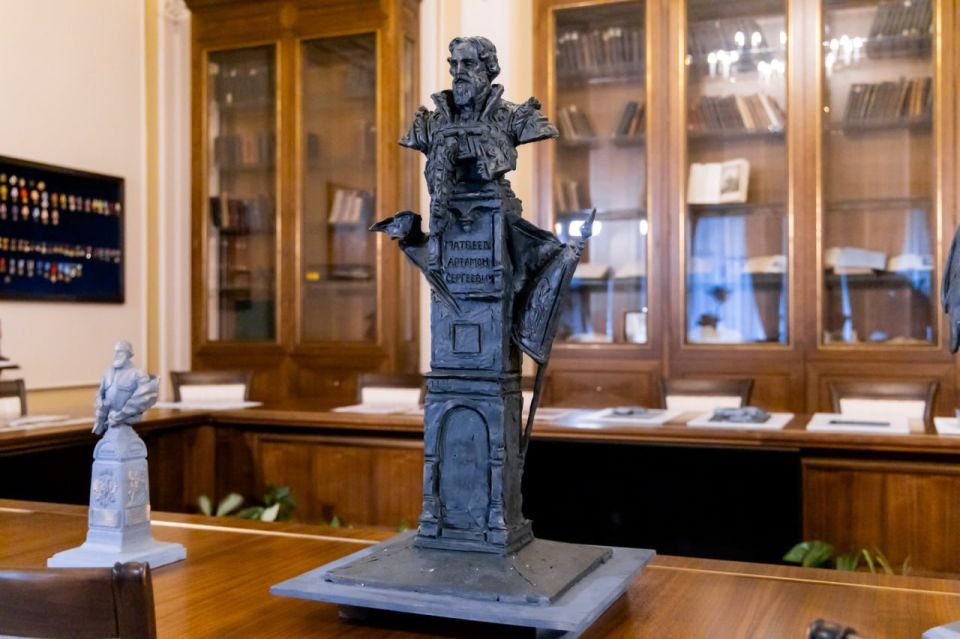 Владимир Мединский: Вместе с коллегами из МИД осмотрели в РВИО разные модели памятников боярину Матвееву (XVII в.) и канцлеру Остерману (XVIII в.), проект восстановления захоронения министра Будберга (XIX в.) Владимир Мединский: Вместе с коллегами из МИД осмотрели в РВИО разные модели памятников боярину Матвееву (XVII в.) и канцлеру Остерману (XVIII в.), проект восстановления захоронения министра Будберга (XIX в.)