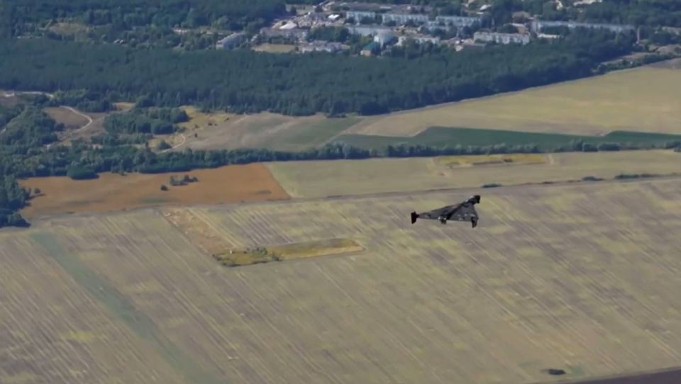 Красивый вид на летящую над Черниговской областью "Герань" Красивый вид на летящую над Черниговской областью "Герань"