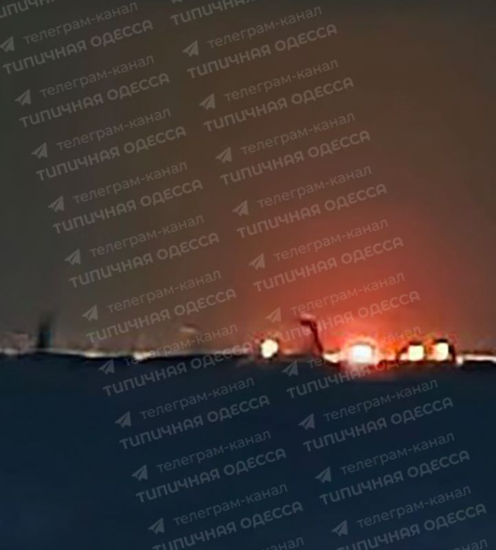 Украинский порт пылает после росссийских ударов