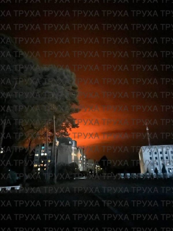 В Чернигове после прилётов «Гераней» вспыхнули пожары на окраинах города В Чернигове после прилётов «Гераней» вспыхнули пожары на окраинах города