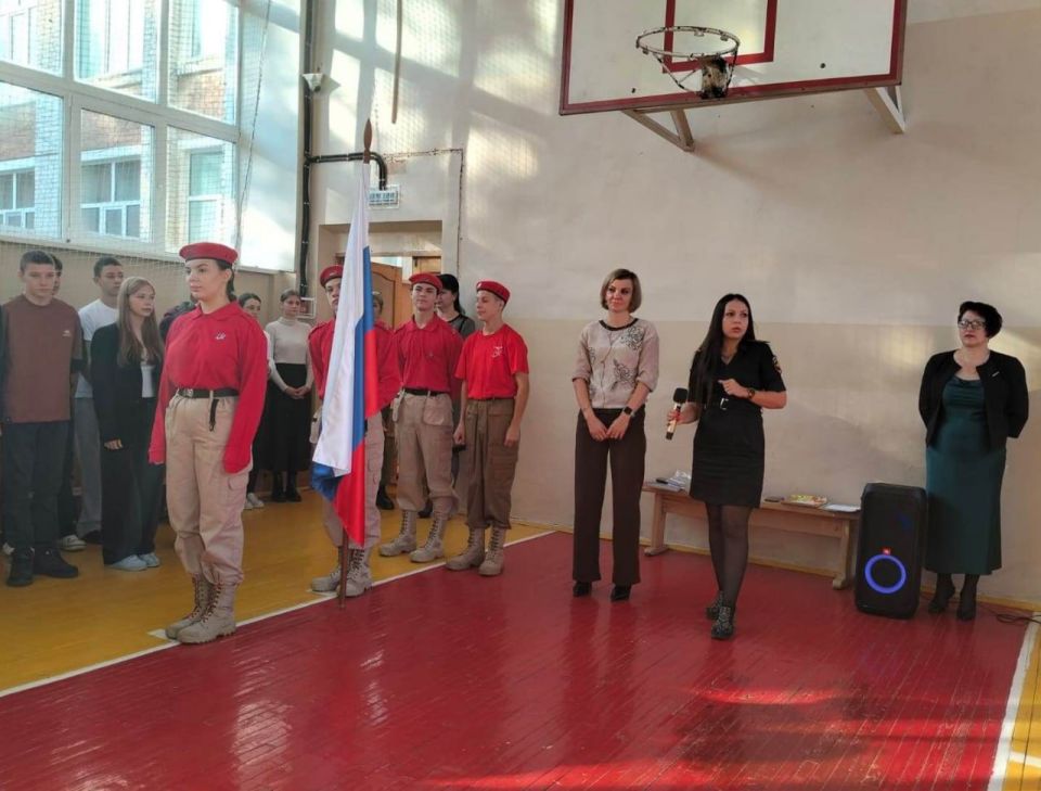 Транспортные полицейские Уссурийска напомнили учащимся о правилах поведения на объектах железнодорожного транспорта