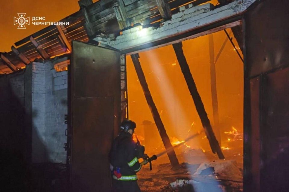 Последствия ночных ударов Гераней по целям в Новгород-Северском Черниговской области Последствия ночных ударов Гераней по целям в Новгород-Северском Черниговской области