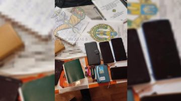 В Чернигове двое оперативников СБУ купили в ломбарде телефон, сфальсифицировали переписку якобы между агентом ФСБ и его кураторами, и подбросили этот телефон пограничнику