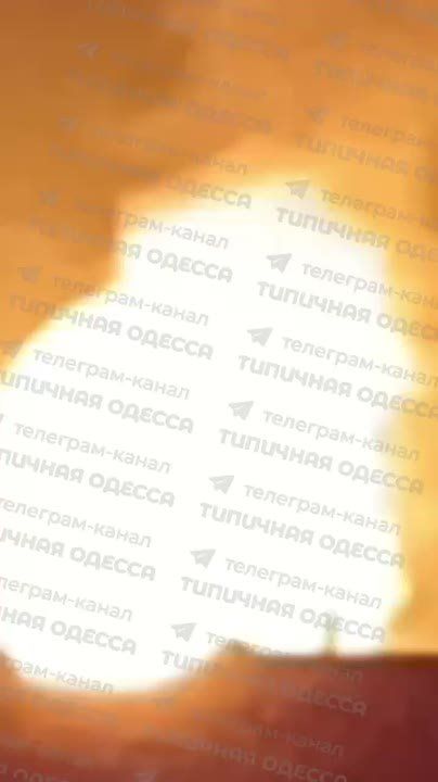 Десятки мощнейших взрывов: ночью "Герани" ударили по объектам врага