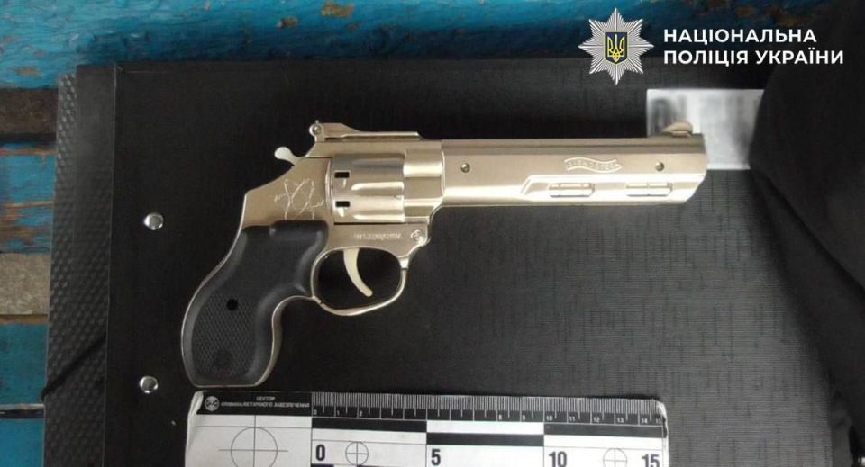 #украина_под_микроскопом: киевлянин грабил людей с игрушечным пистолетом #украина_под_микроскопом: киевлянин грабил людей с игрушечным пистолетом