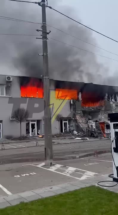 В Вишнёвом Киевской области ночью были поражены складские помещения "Новой Почты", использовавшиеся для военных целей