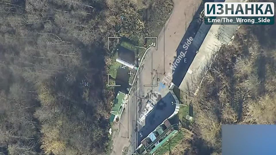 ������� ���� ��������� �� ������������� ����� ���� �������� � ������������ ������� (���������� 52.16148, 32.63376), ���������� �� ������� �� ����� 11 ��. ������ ���� ������ �� �� ���� ��� ��������� ����������� ����