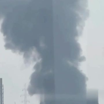 В Днепропетровске пожар в промзоне после взрывов, пишут местные паблики